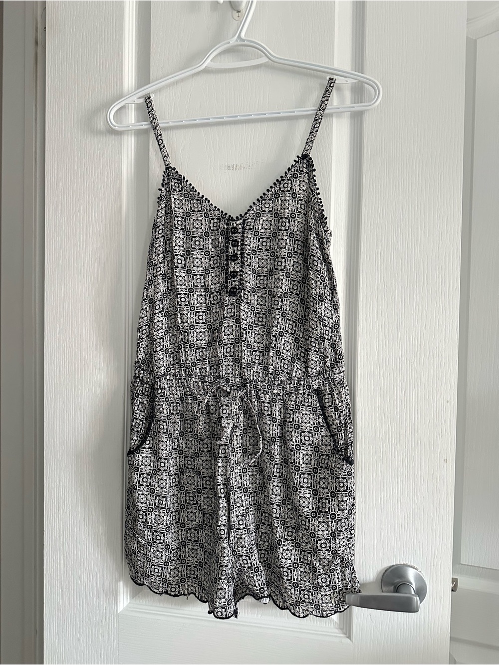 River Island Black & White Printed Mini romper short one piece adjustable B138